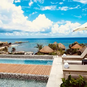 https://singular-joy-downtown-hotel-residences.allrivieramayahotels.com
